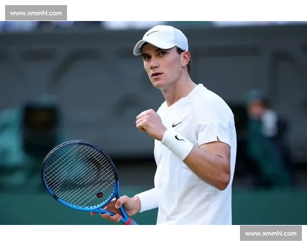 曼联 7 号传奇跨界赋能！德雷珀携红魔战袍剑指温网